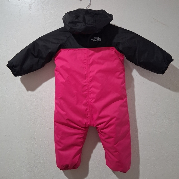 THE NORTHFACE Baby Pink Snowsuit - Picture 8 of 8